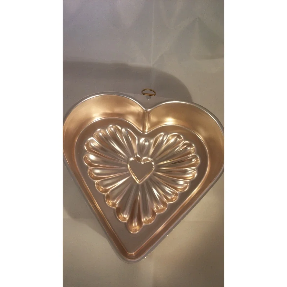 Vintage heart shaped‎ copper Jello mold